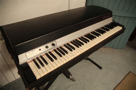 fender rhodes mark 1 piano.